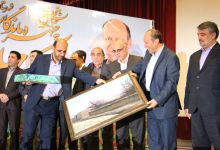 گزارش تصویری از اهداء جوایز  در همایش تجلیل از پرفسور علی اکبر جلالی چهره ماندگار شهرستان شاهرود 